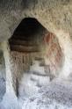 Un des escaliers des grottes monastiques d'Inceğiz