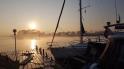 Lever de soleil sur le port d'Iskele-Urla