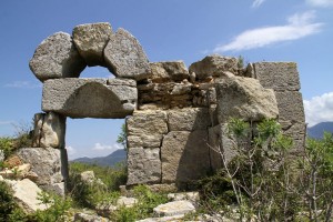Reste d'une église sur le site du monastère de St Siméon le Stylite
