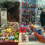 Oeufs et lapins en chocolat dans une vitrine d'Istanbul