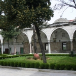 Le jardin de la mosquée Gazi Ahmet Paşa d'Istanbul