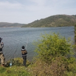Pêcheurs au bord du barrage d'Alibeyköy à Istanbul