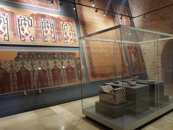 Section des tapis, musée des arts turcs et islamiques d'Istanbul