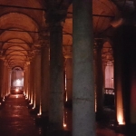 Dans la citerne-basilique d'Istanbul