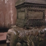 Une des têtes de Méduse, citerne-basilique d'Istanbul